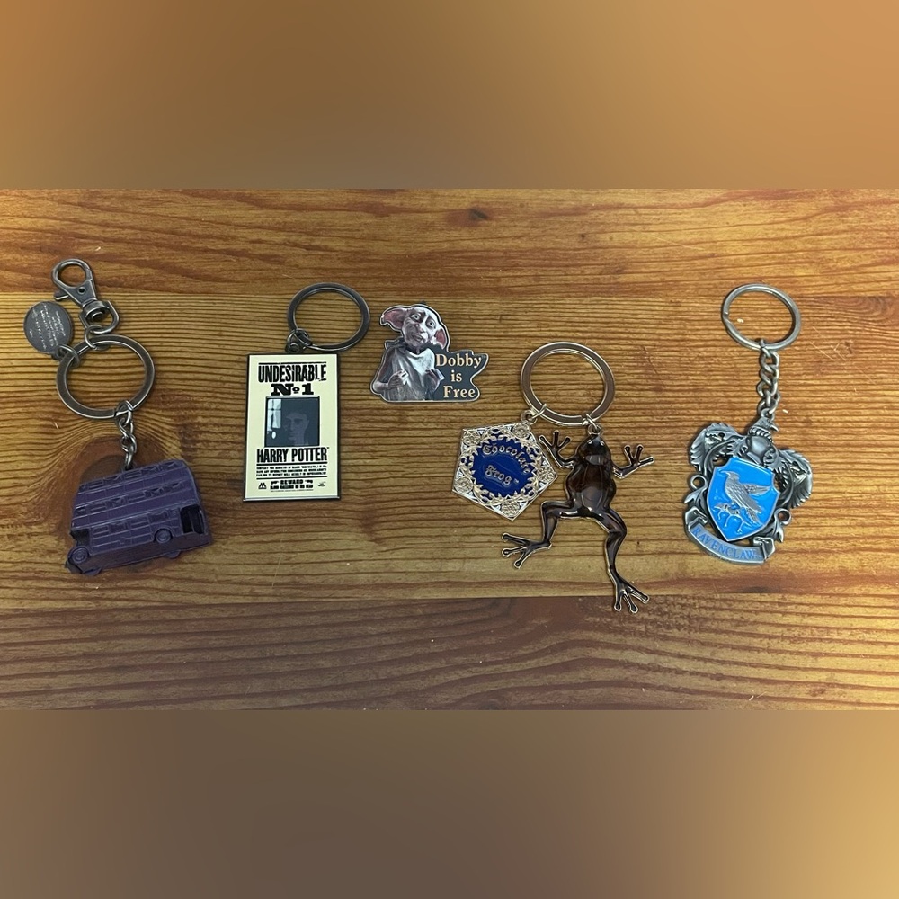 Harry Potter Themed Keychain & Pin Set from Universal Studios NWOT